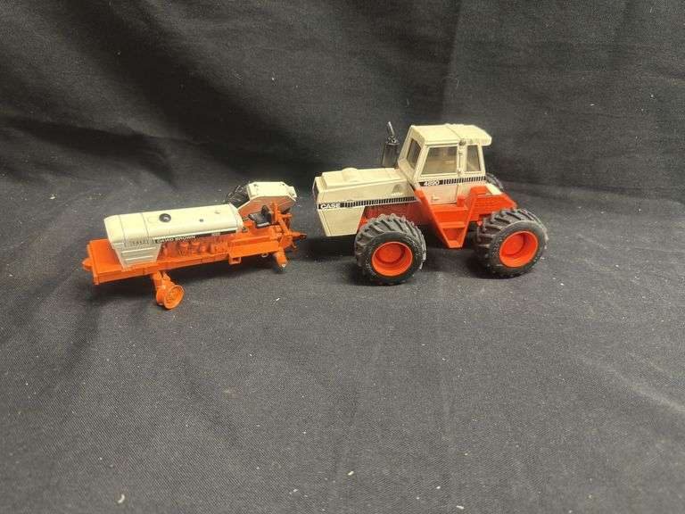 20M- DAVID BROWN AND CASE TRACTOR image
