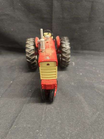 20M- FARMALL 560 TRACTOR image