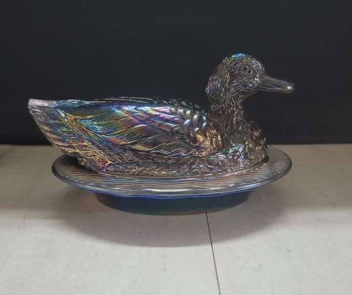 19T- CARNIVAL GLASS DUCK ON NEST image