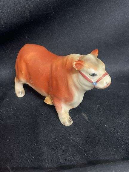 19T- SALT AND PEPPER SHAKER image