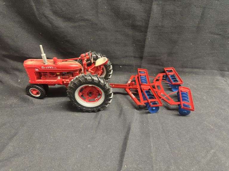 20M- FARMALL M TRACTOR image