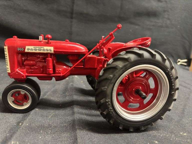 20M- FARMALL 230 TRACTOR image
