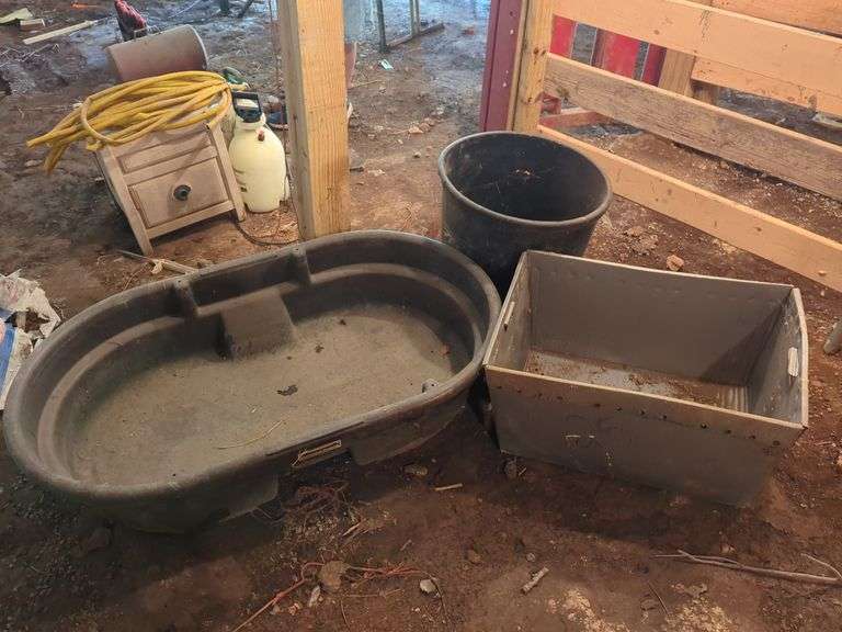 Rubbermaid Agricultural and Commercial Products - Tub, Bucket, and Bin