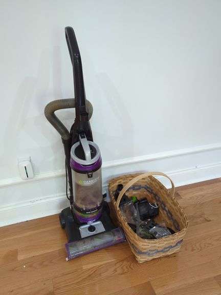 Bissell CleanView Swivel Rewind Pet Vacuum image