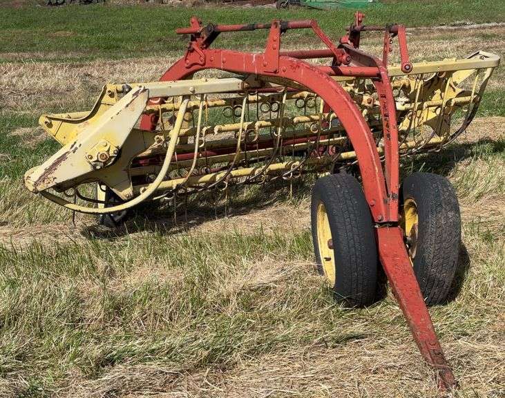 New Holland Hay Rake Model 256 image