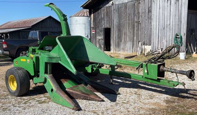 John Deere 3950 Silage Chopper image