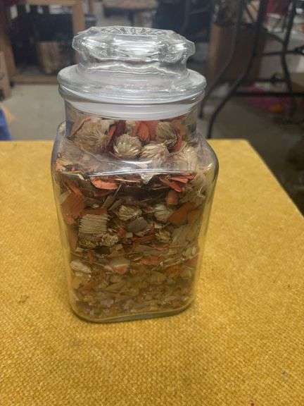 GLASS CONTAINER OF POTPOURI image