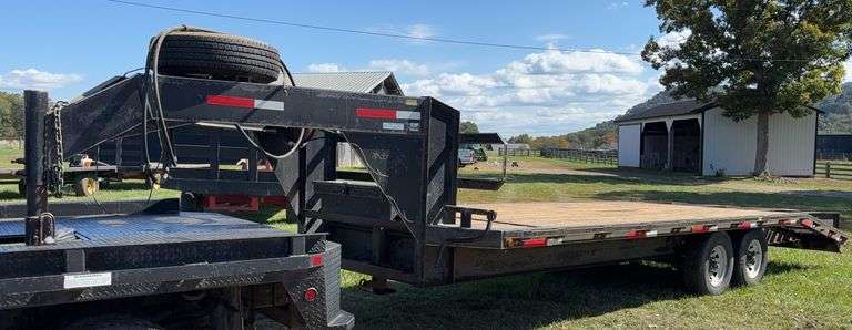 2001 Hughes Enterprises 23' Dual Axle Gooseneck Trailer image