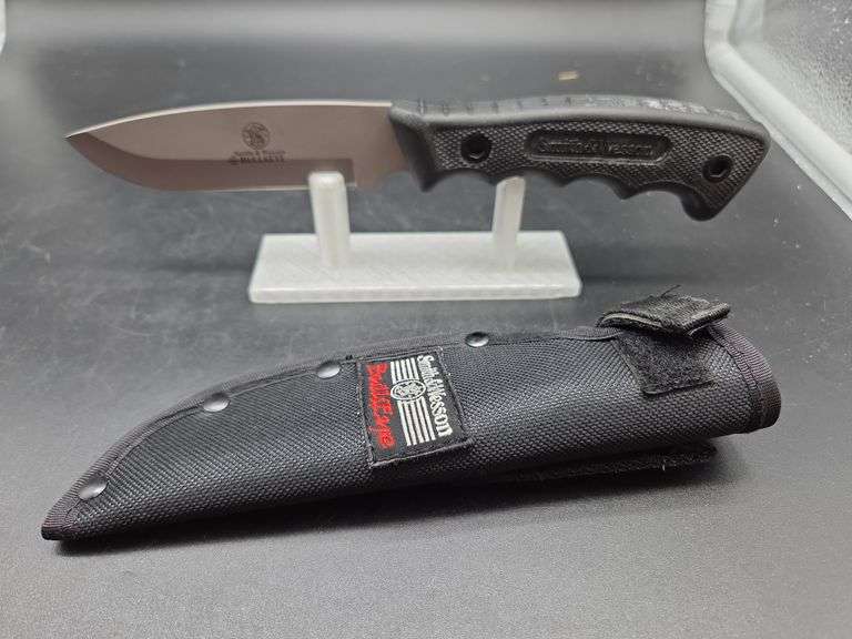 Smith & Wesson Bullseye Fixed Blade Knife with Sheath image