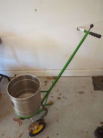 John Deere Seed Spreader image