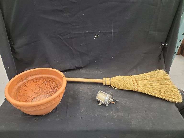 Shakespeare 1965 Criterion Fishing Reel, Pot and Broom image