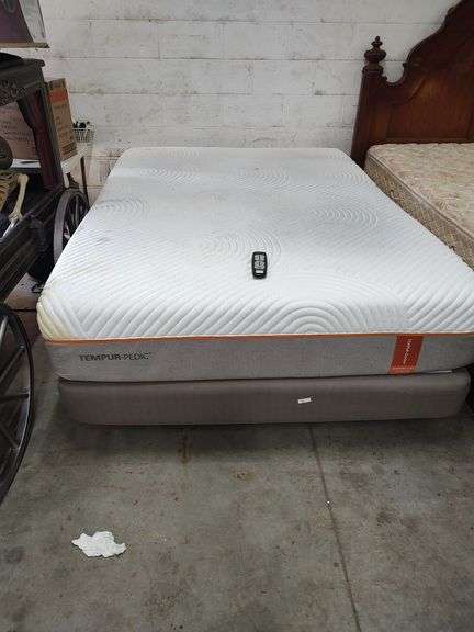 LEGGETT & PLATT QUEEN SIZE ADJUSTABLE BED WITH REMOTE CONTROL - HEAD AND FOOT SETTINGS WITH MASSAGE AND ZERO GRAVITY POSITION - TEMPUR-PEDIC CONTOUR MATTRESS WILL BE GIVEN TO BUYER IF WANTED image