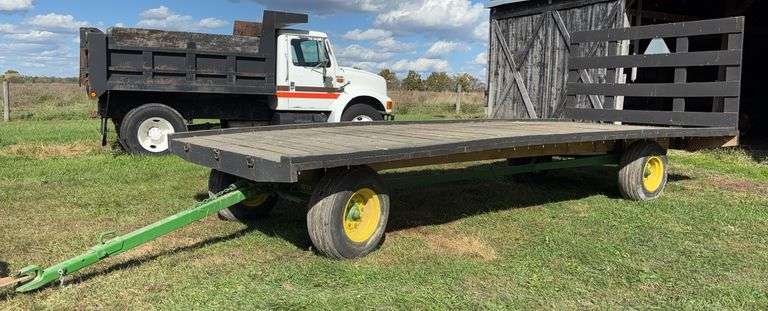John Deere 1075 Farm Wagon image