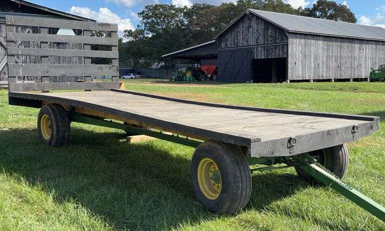 John Deere 1075 Hay Wagon image