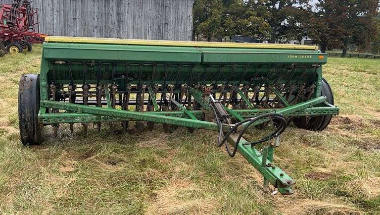 John Deere 8000 Grain Drill image