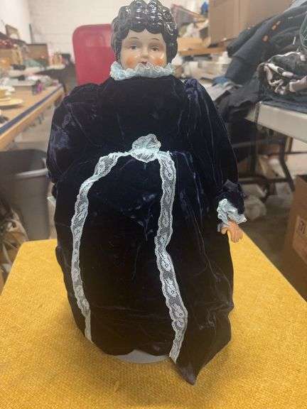 OLD PORCELAIN DOLL image