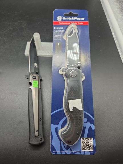 Two Smith & Wesson Folding Knives image