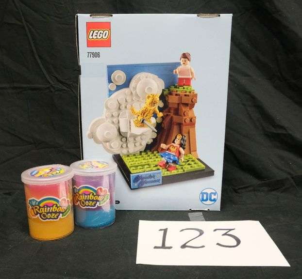 Wonder Women 255 Piece Lego Set