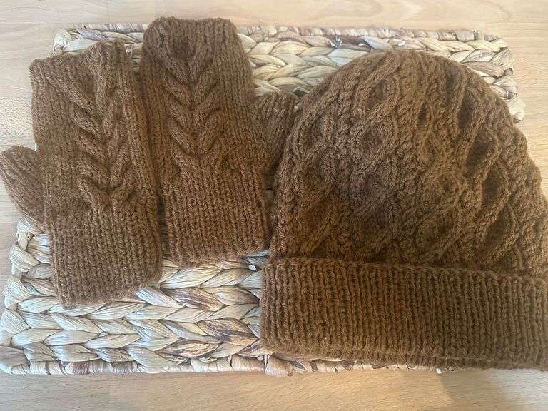 Hand Knitted Tobaggan & Gloves