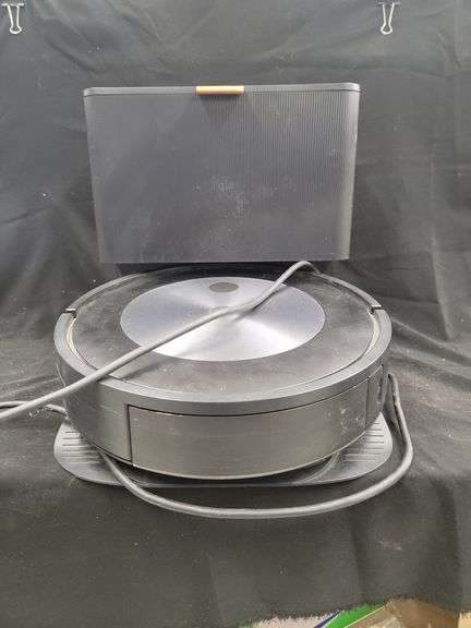 iRobot Roomba j6 Robot Vacuum and Clean Base image