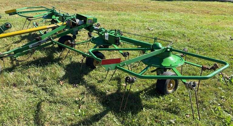 John Deere 754 Hay Rake image