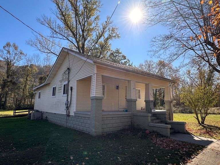 House and 0.19 Acre Lot located at 605 Short Street, Harlan, Ky