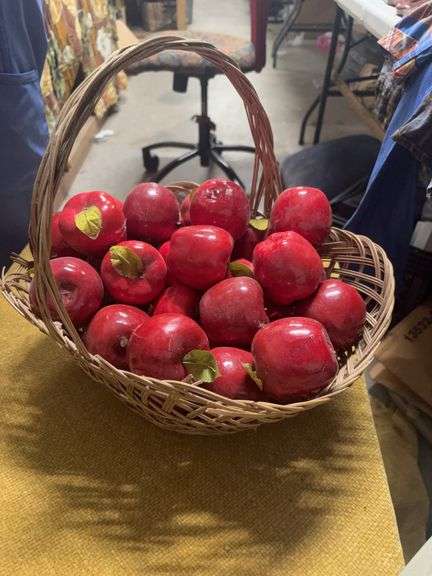 VINTAGE BASKET OF APPLES image