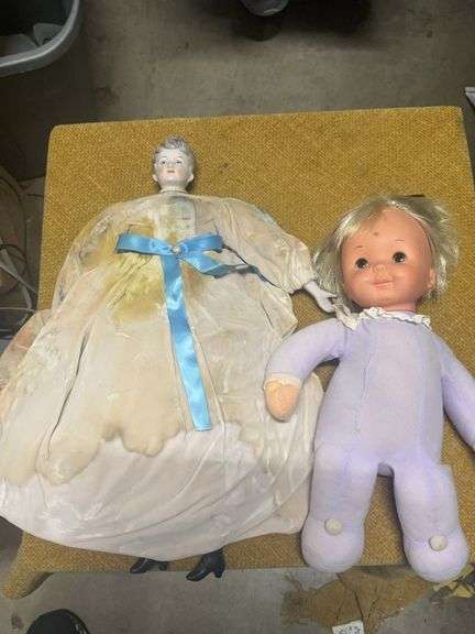 2 OLD DOLLS image
