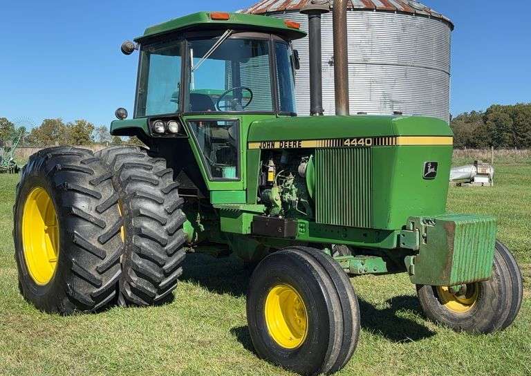 John Deere 4440 Tractor image