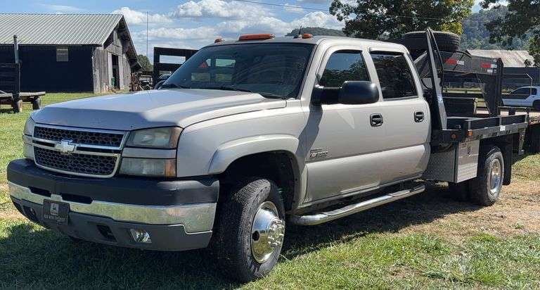 2005 Chevrolet 3500 Duramax Diesel Flatbed Truck image