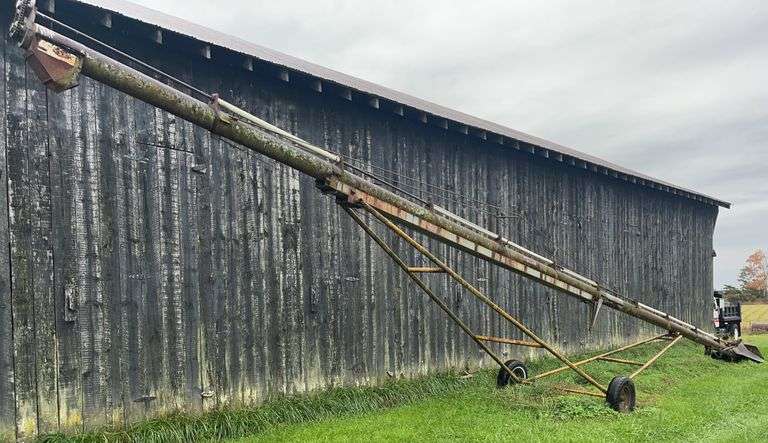 Grain Auger with Wheeled Support image