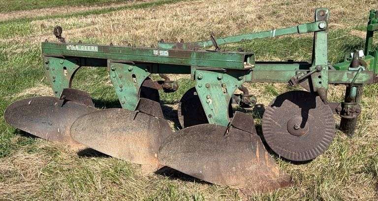 John Deere 1250 Plow image