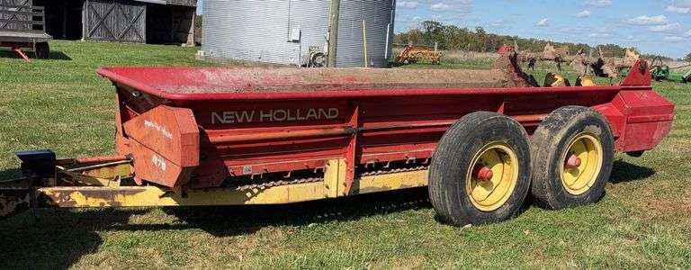 New Holland Spreader 679 image