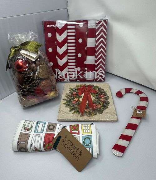 Christmas Décor Assortment image