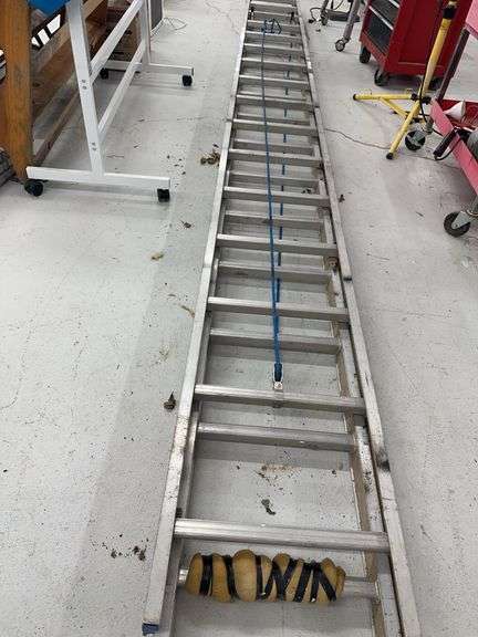 Aluminum Extension Ladder image