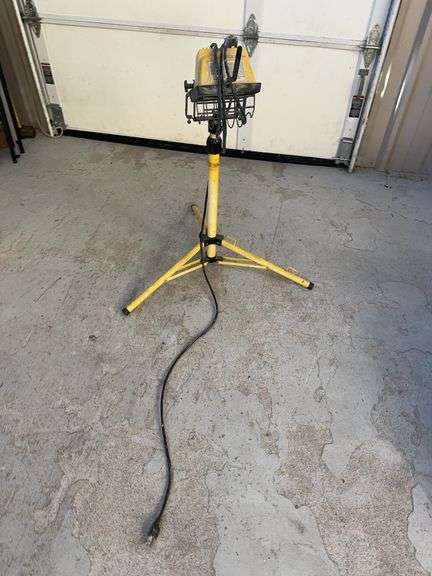 DeWalt Work Light on Stand image