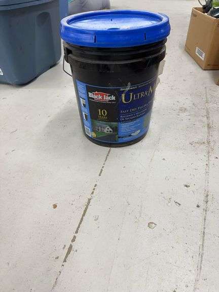 Black Jack Ultra-Max Driveway Filler and Sealer image