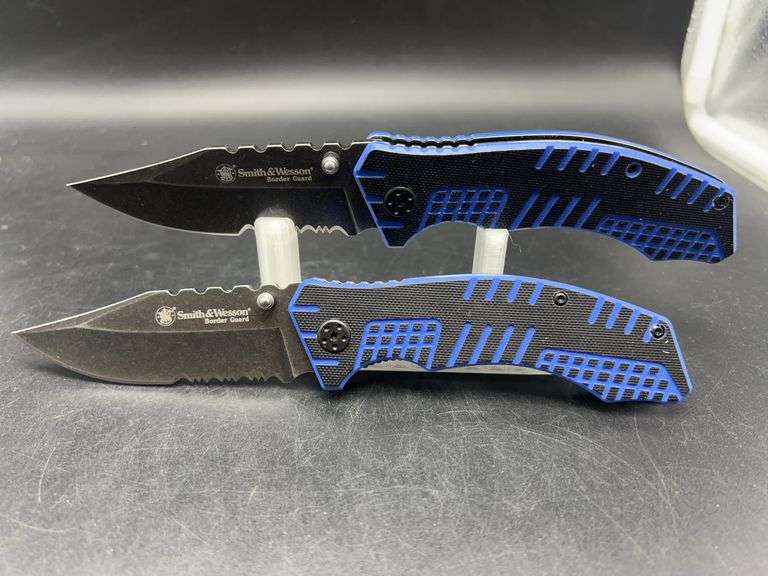 Two Smith & Wesson Border Guard SWBG9BLS Folding Knives image