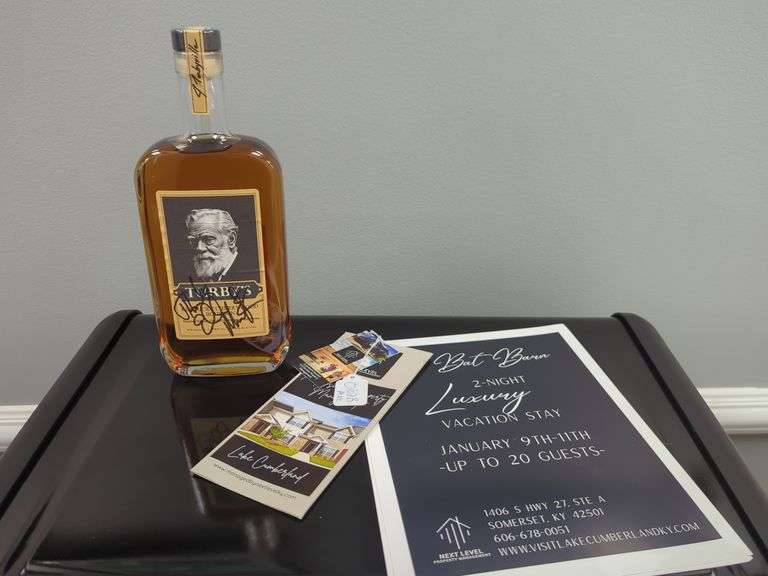 2 Night Winter Getaway at a Luxury Farmhouse Retreat! image