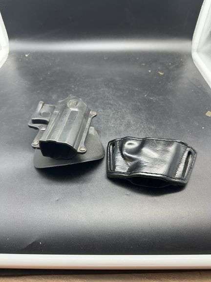 Safariland 908 Duty Holster w/ Magazine Carrier image