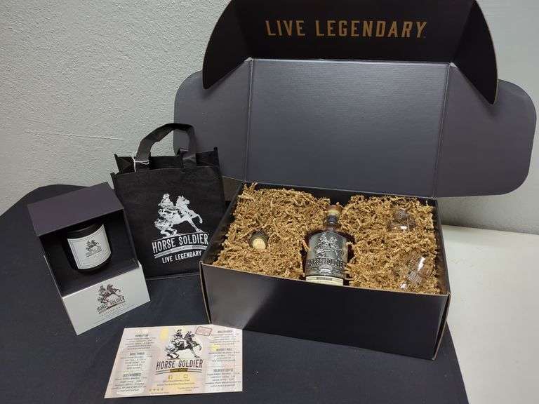 HORSE SOLDIER SET WITH SOMERSET CANDLE COMPANY image