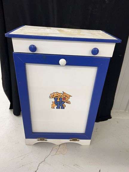 Kentucky Wildcats Themed Laundry Hamper image