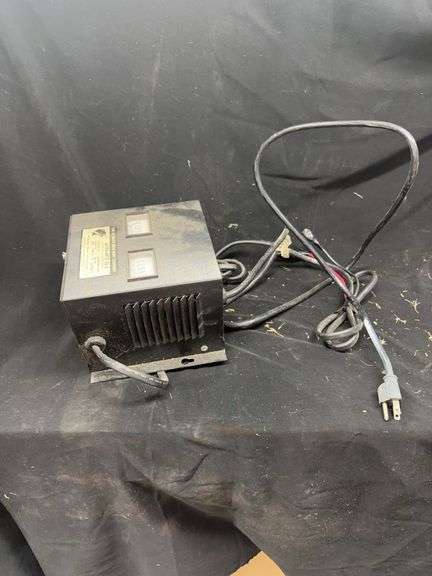 Professional Mariner Ultra-Mite 25-2 Bass Boat Battery Charger image