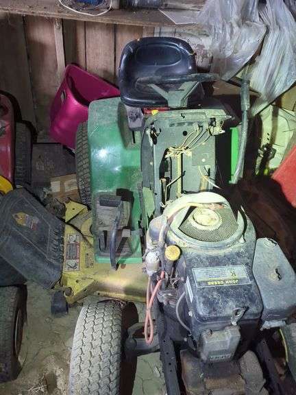 John Deere 17 HP Lawn Tractor image