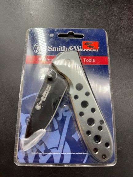 Smith & Wesson Extreme Ops Folding Pocket Knife image
