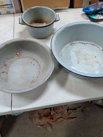 VINTAGE GRANITE AND PORCELAIN WASHPANS AND POT image