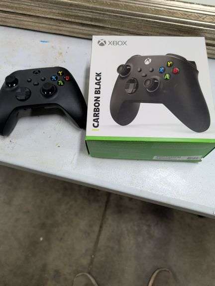 XBOX CARBON BLACK WIRELESS CONTROLLER image