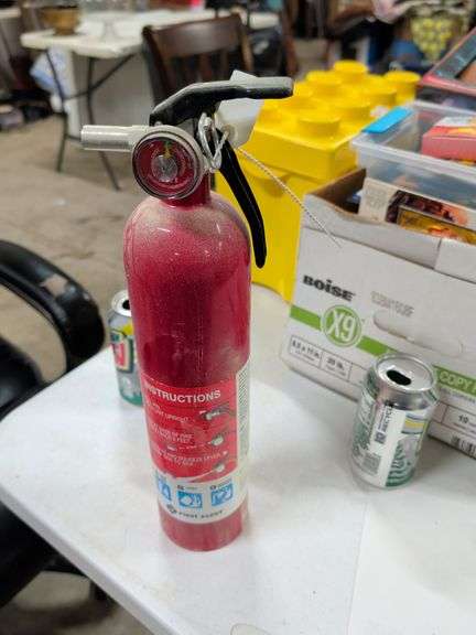 FIRST ALERT FIRE EXTINGUISHER FULLY CHARGED image