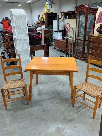 VINTAGE PURITAN MAPLE TABLE WITH 2 CANE BOTTOM CHAIRS - TABLE HAS LEAVES THAT SLIDE OUT ON EACH END image