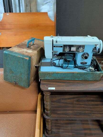 DRESS MAKER DELUXE ZIG ZAG SEWING MACHINE WITH CASE image